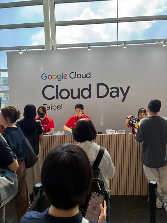Google Cloud Day Taipei 活動現場報到區,背板印有 Google Cloud、Cloud Day Taipei 字樣